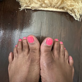 V'S Nails & Spa - This is my pedicure after day 8 I w/nvr go back to this place again & I hope I don't get nail fungus idk if they use sterilekits - Nail Salons Near Me - Hanover Park, Illinois