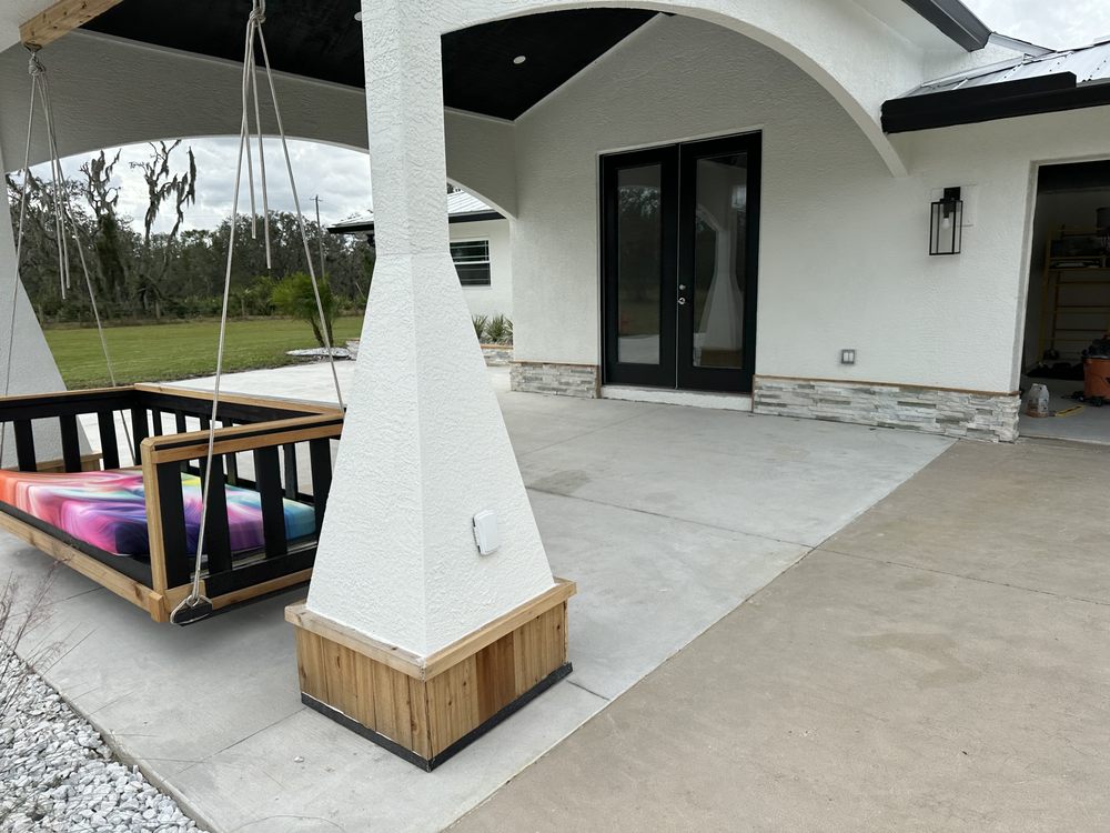 Slide of Elliotts Elite Home Solutions