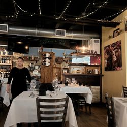 Di Valle's Cucina Italiana & Wine Bar - Inside decor