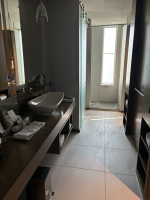 Le Germain Hotel Calgary by null