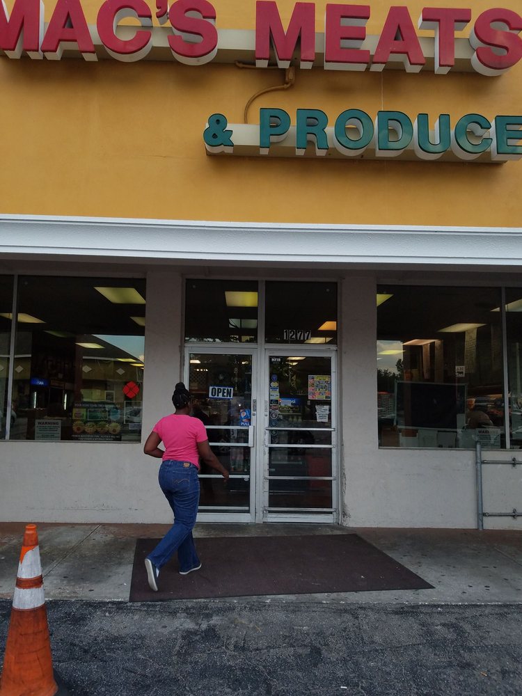 Mac's Meats & Produce Logo
