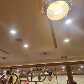 LN1380 - Inside for Sunday Supper with the family - Seafood Near Me - Little Neck, New York