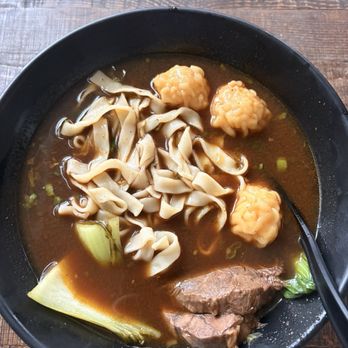 RedBeef Noodle Kitchen - Dry Beef Noodles with Shrimp wontons / 鮮蝦餛飩牛肉乾拌麵 - Desserts Near Me - Vancouver, British Columbia RedBeef Noodle Kitchen - Dry Beef Noodles with Shrimp wontons / 鮮蝦餛飩牛肉乾拌麵 - Desserts Near Me - Vancouver, British Columbia