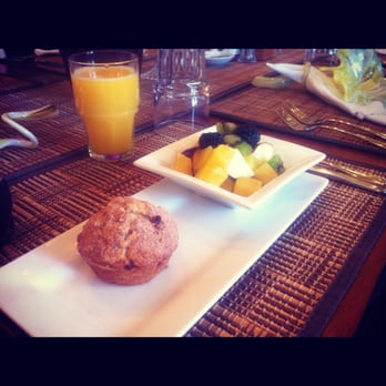 Ashton's Bed and Breakfast - Breakfast - Course 1 Banana Muffin with Fresh Fruit - Bed & Breakfast Near Me - New Orleans, Louisiana Ashton's Bed and Breakfast - Breakfast - Course 1 Banana Muffin with Fresh Fruit - Bed & Breakfast Near Me - New Orleans, Louisiana