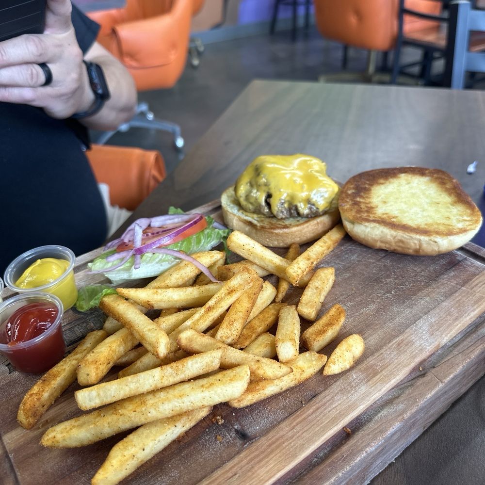 La Wheela - Cheese burger (was supposed to be their regular one, but was very small.) - Bikes Near Me - El Paso, Texas