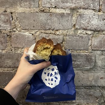 Levain Bakery - Sour Cream Coffee Cake - Bakeries Near Me - New York, New York Levain Bakery - Sour Cream Coffee Cake - Bakeries Near Me - New York, New York