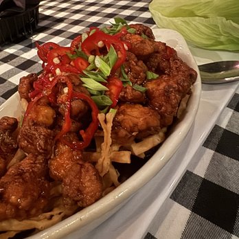 Manhattan Restaurant - Chicken, lettuce wrap, appetizer - Steakhouses Near Me - Fresno, California
