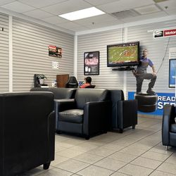 Quick Lane - Lobby