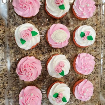 I Want Pretty Cakes - Friends birthday cupcakes! - Custom Cakes Near Me I Want Pretty Cakes - Friends birthday cupcakes! - Custom Cakes Near Me