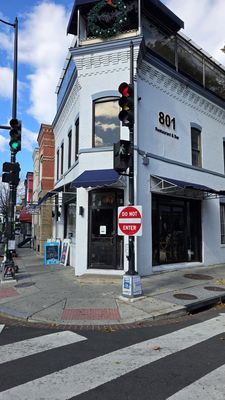 801 Restaurant and Bar by null