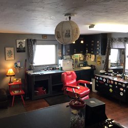 Drew's Barbershop - One guy... one chair..