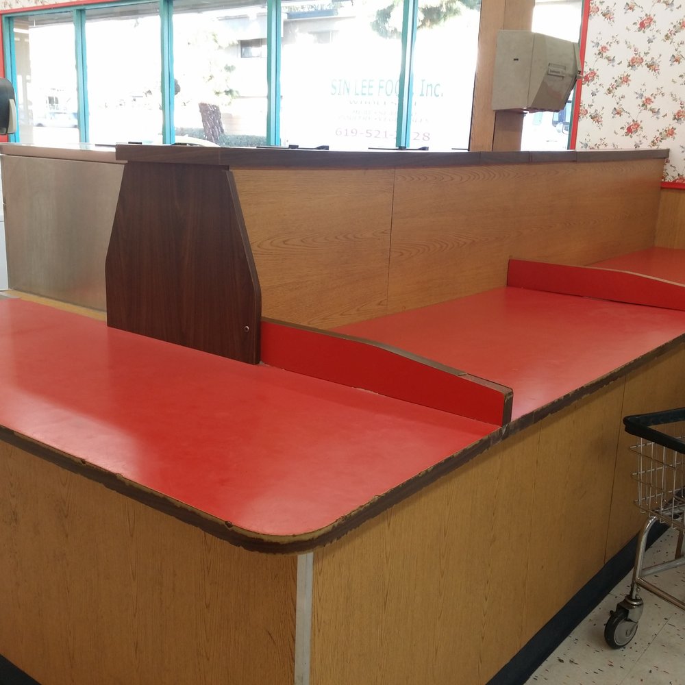 Bob's Laundromat - Folding stations - Laundromat Near Me - Arcadia, California