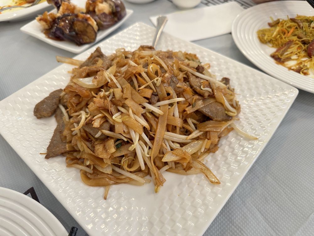 Crystal Dynasty Chinese Restaurant - Photo 3