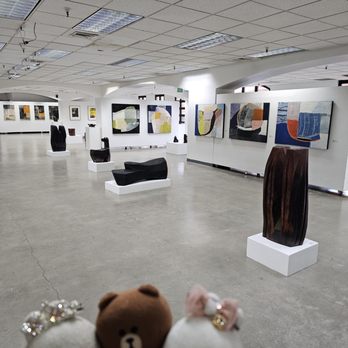 Downtown Art Center - Inside - Art Classes Near Me - Honolulu, Hawaii