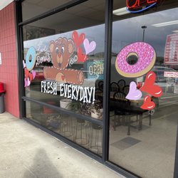 Henry's Donuts - Beady cute!! Fresh Every day!!