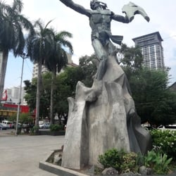 Plaza Rajah Sulayman - The statue of Rajah Sulayman