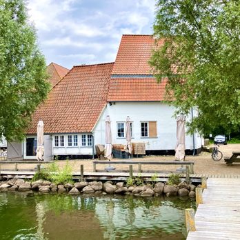 Skipperhuset - Beautiful Skipperhuset.  When it was a functioning boat house, Queen Margrethe's husband Prince Henrik, kept his boat here. - Scandinavian Near Me - Fredensborg, 84