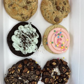 Crumbl - Davie - Bakeries Near Me - Davie, Florida Crumbl - Davie - Bakeries Near Me - Davie, Florida