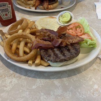 Cup & Saucer Diner - Bacon cheeseburger - Diners Near Me - Pine Bush, New York