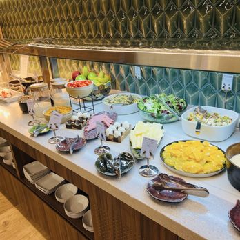 TAP Premium Lounge - Airport Lounges Near Me - Lisbon, 11