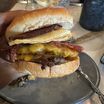 The Porch Pour - Brunch Smash Burger - Beer Bar Near Me - Midlothian, Texas