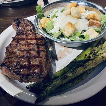 Park Bar - Medium cooked New York Strip Steak - Bars Near Me - Atlanta, Georgia