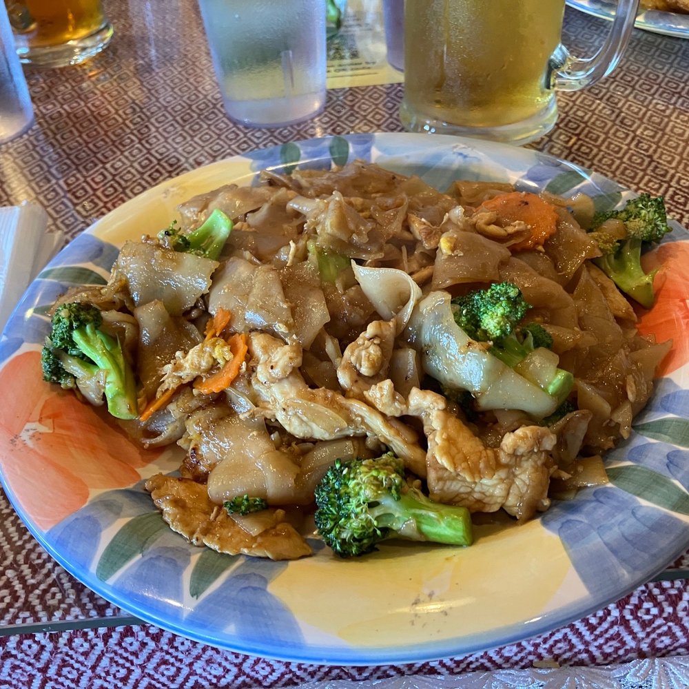 Gogo Thai - Chicken Pad See-ew - Thai Near Me - Atascadero, California Gogo Thai - Chicken Pad See-ew - Thai Near Me - Atascadero, California