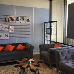 Tom Relax - Sweet waiting area!