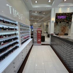Tipsy Salonbar - Beautiful nail salon top notch 10 stars 5 not enough for this place.