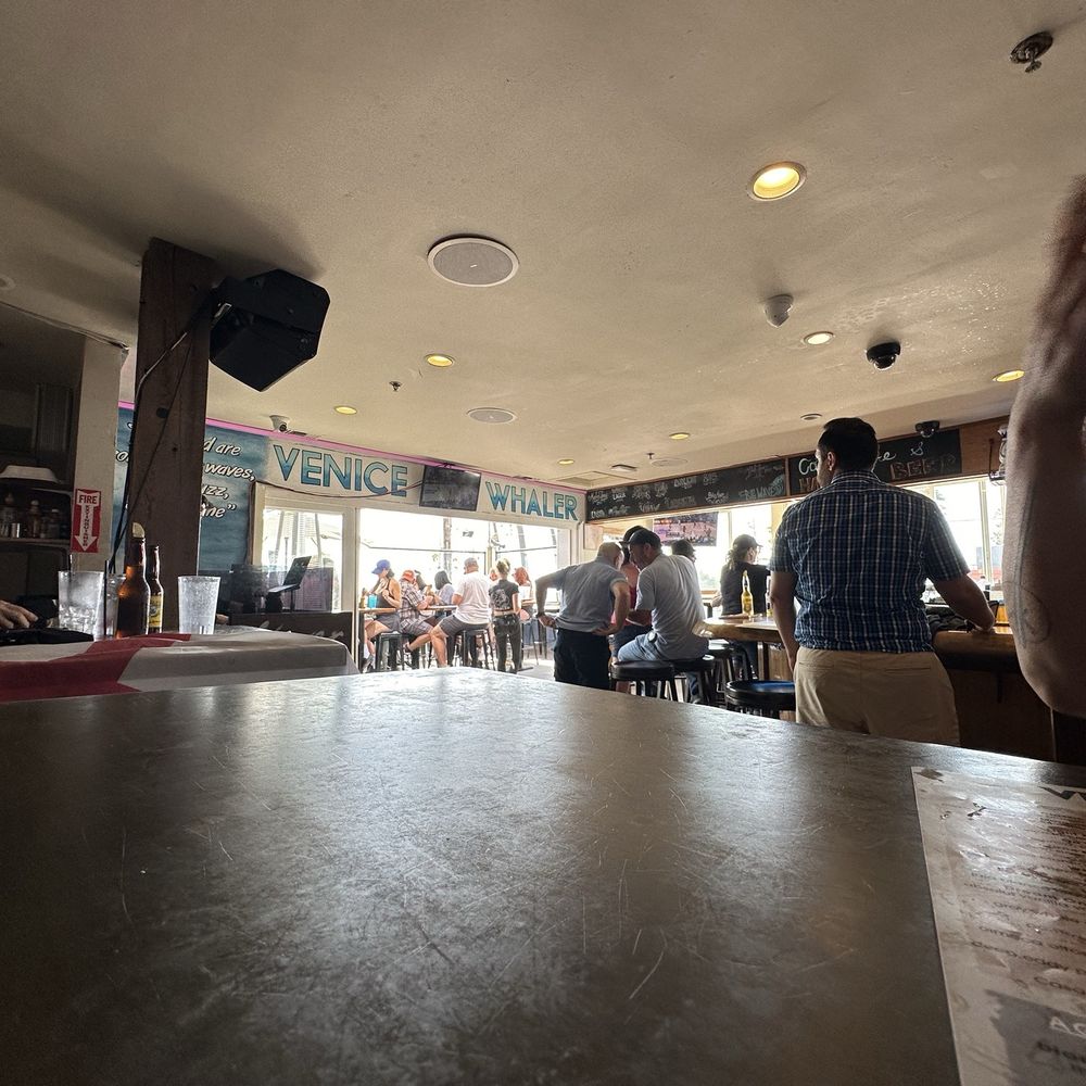 The Venice Whaler - Inside - American Near Me - Venice, California