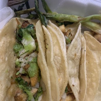My Ranch Taqueria - Chicken tacos with green salsa & a nice amount of cilantro & onions - Mexican Near Me - Englewood, New Jersey