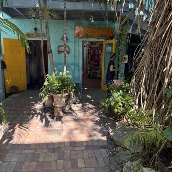 Blue Heaven - Exterior - Breakfast & Brunch Near Me - Key West, Florida