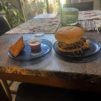 Pijja Paradise - GREAT lunch!! - Burgers Near Me - Fresno, California