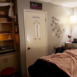 Lady Alive - The room (after the massage so that's why the bed is messy)