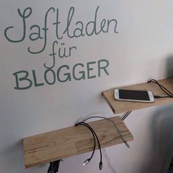 Café SüdWest - Hier kann man sein Handy laden, cool
