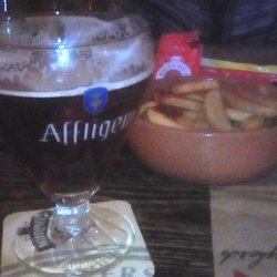 Celtic - Ecco una leggera birra ambrata belga e le patatine prese in attesa che arrivasse la pizza