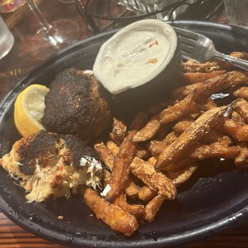 Barnacle Bill's - Crab Cakes and Sweet Potato Fries - Bars Near Me - Rumson, New Jersey