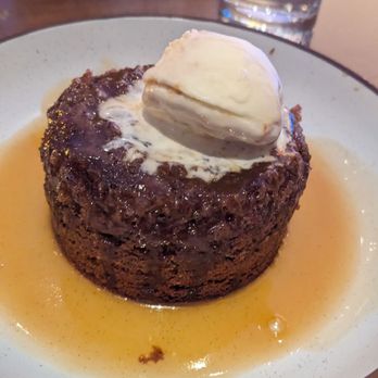 Gordon Ramsay Hell's Kitchen - Sticky toffee bread pudding. You must, I repeat you must have this dessert! - Desserts Near Me - Washington, DC, District of Columbia