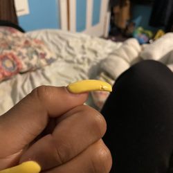 Top Nails - Chipped gel.