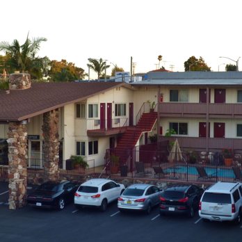 Seahorse Inn - Nice brickwork around office - Hotels Near Me - Manhattan Beach, California