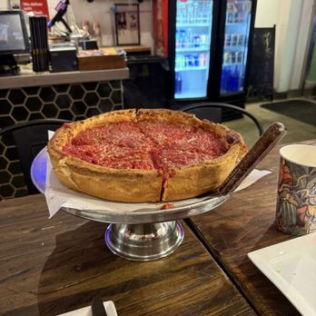 Chicago Stuffed Pizza - Pizza deep dish Cheese Chicago's Stuffed Pizza with 3 Ingredients (sausage, bacon and spinach) - Pizza Near Me - Los Angeles, California Chicago Stuffed Pizza - Pizza deep dish Cheese Chicago's Stuffed Pizza with 3 Ingredients (sausage, bacon and spinach) - Pizza Near Me - Los Angeles, California