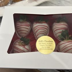 Lolli's Chocolates - 1/2 doz white chocolate strawberries nicely arranged