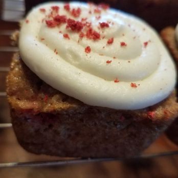 Berries and Flour - Fresh strawberry cake with parsnip frosting - Bakeries Near Me Berries and Flour - Fresh strawberry cake with parsnip frosting - Bakeries Near Me
