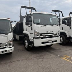 Freeway Isuzu Trucks & Vans - FTR tow truck 22 ft century series 10  Isuzu with a 6.7 b Cummins Allison transmission