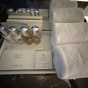 Loden Hotel - Toilet amenities - Hotels Near Me - Vancouver, British Columbia