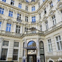 Grandhotel Pupp Karlovy Vary - Riverside entrance