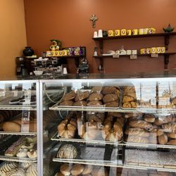 Pan Dulce Bakery - En la entrada