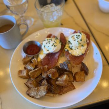 Odette's - benedict with crispy prosciutto - Lounges Near Me - New Hope, Pennsylvania