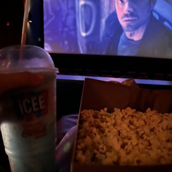 AMC Tamiami 18 - Cinema Near Me - Miami, Florida