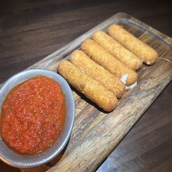Gilt Bar - Truffle Mozzarella Sticks - New American Near Me - Chicago, Illinois
